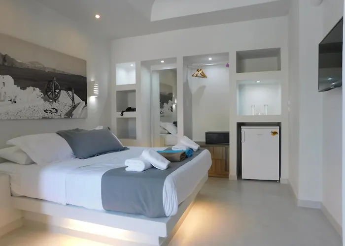 Perissa Beachfront Rooms