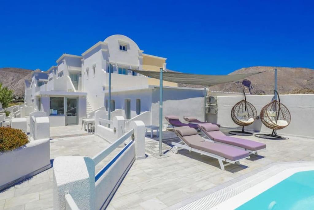 Beachfront Perissa (Santorini)