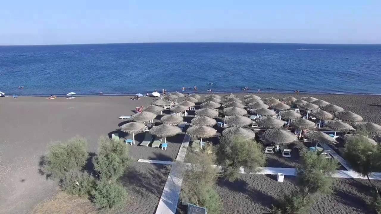 Beachfront Apartment Perissa (Santorini)