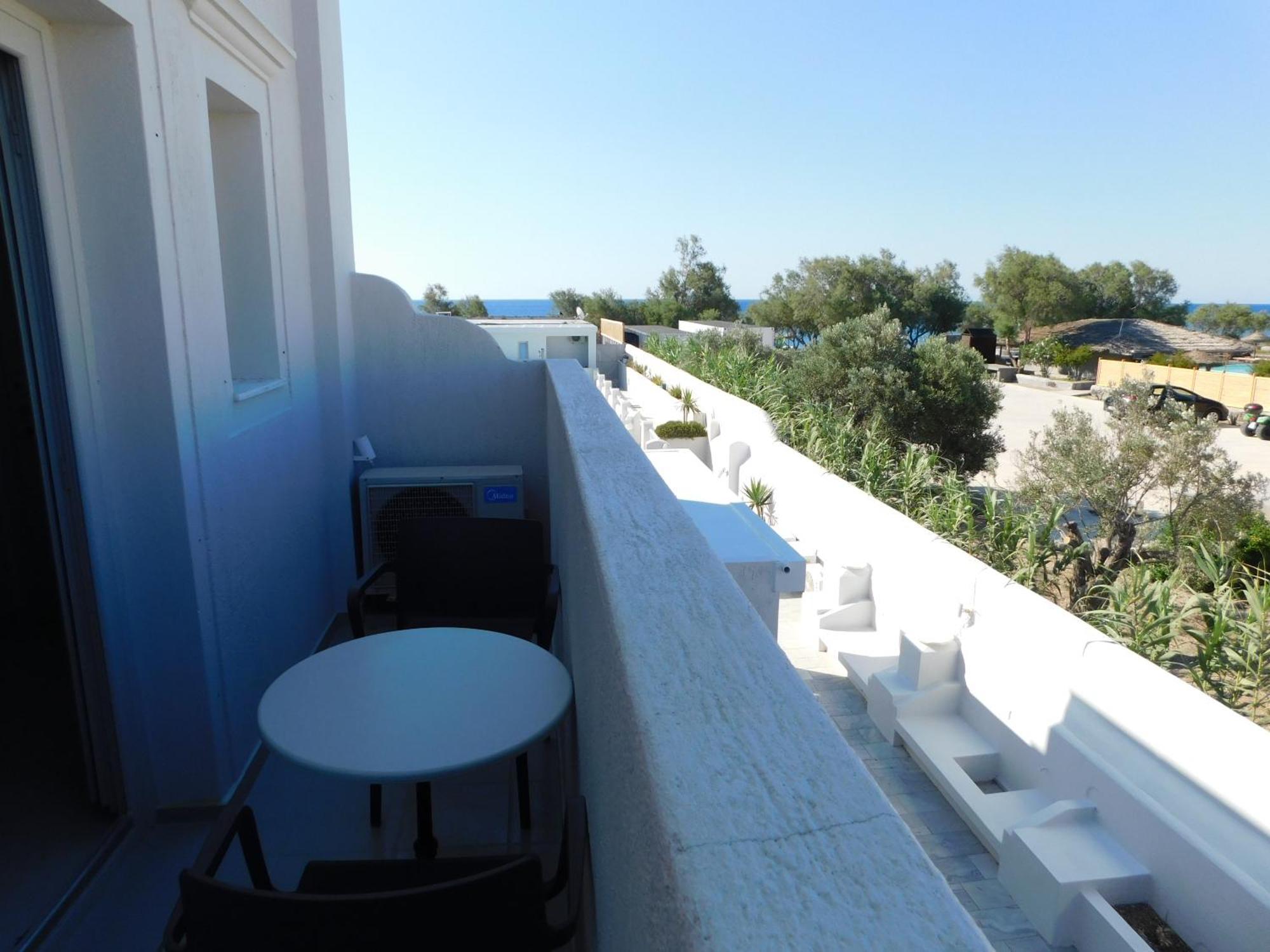 Beachfront Apartamento Perissa (Santorini)
