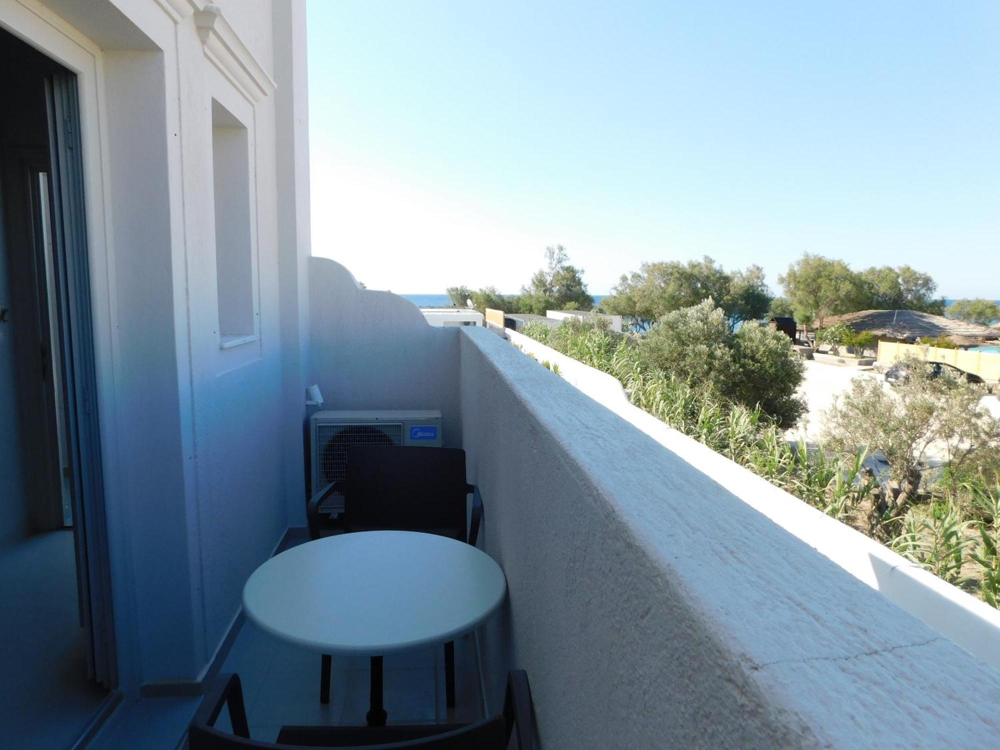 Beachfront Apartamento Perissa (Santorini)